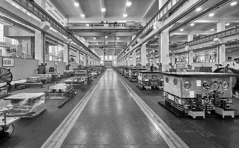 大成模具(玻璃鋼模具)生產(chǎn)車(chē)間